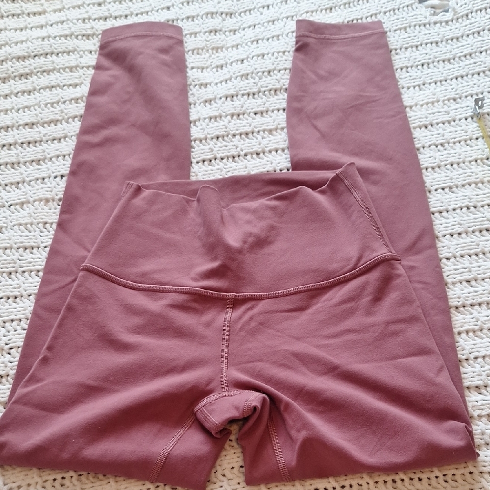 Lululemon Mauve Yoga Pants Excellent Condition Tag Cut Out